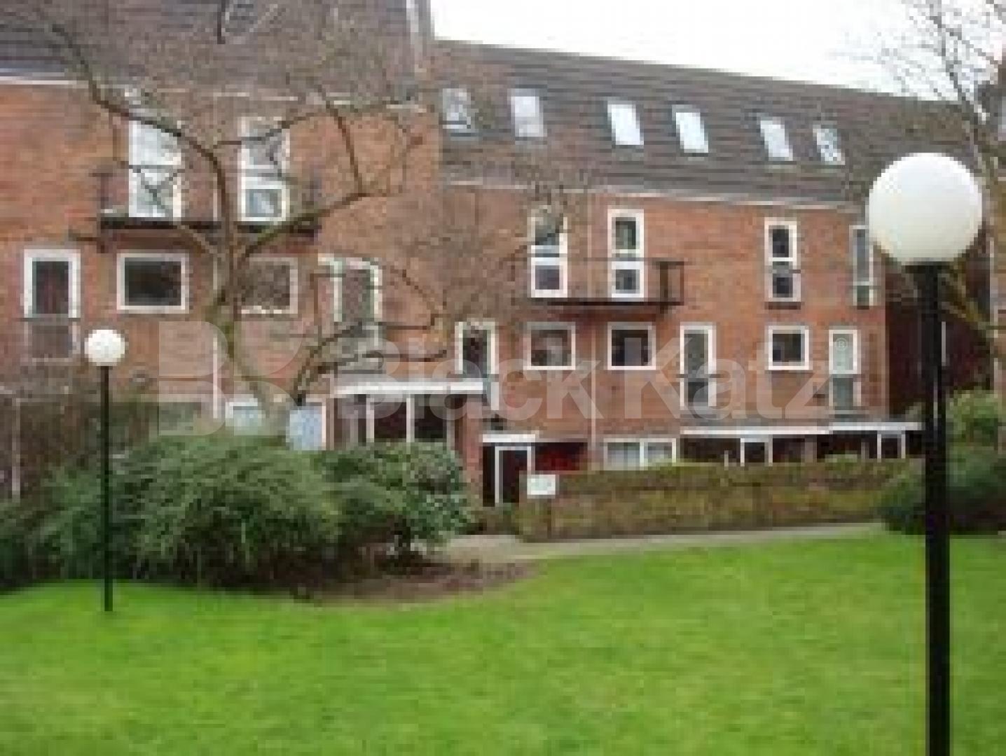 			New Instruction, 3 Bedroom, 1 bath, 1 reception Flat			 St Andrews Square, Labrooke Grove